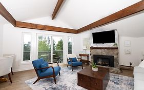 Newly Renovated Trailside Perch On Bromley Mountain